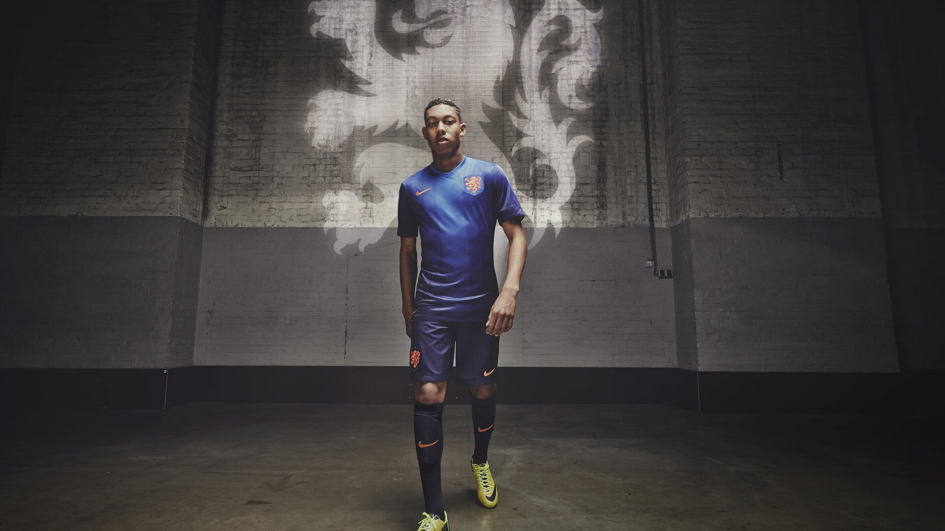 中国米兰体育-英超青训营引入语言心理学干预降低球员比赛焦虑,英超训练