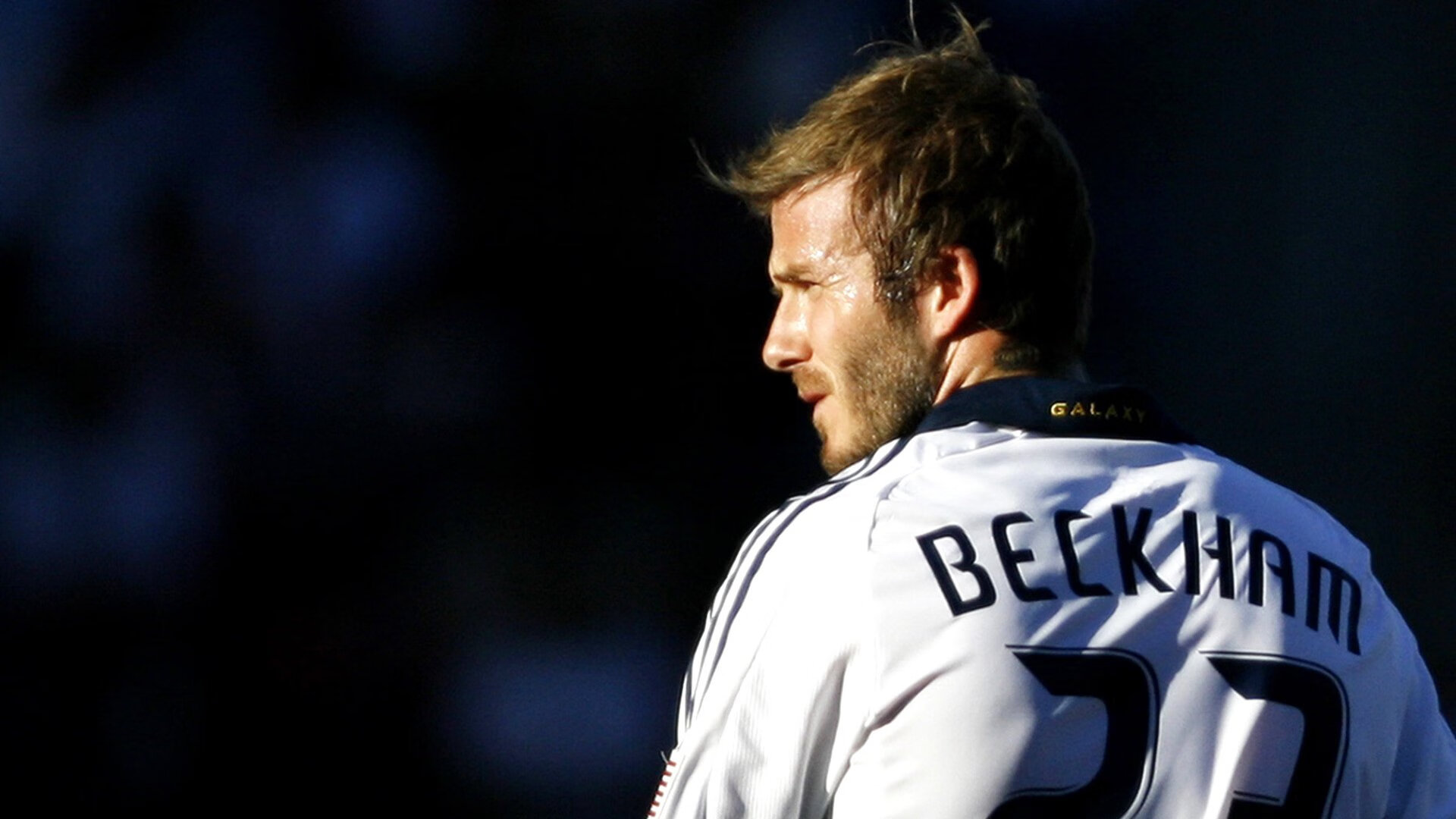 世界杯小组赛揭幕战 东道主两球告捷喜迎开门红