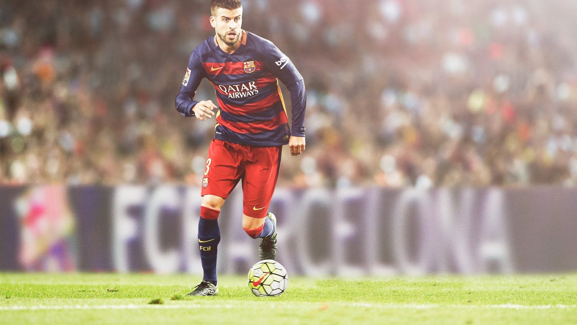 羽毛球高远球距离挑战赛 选手将球轰至场外纪录区域